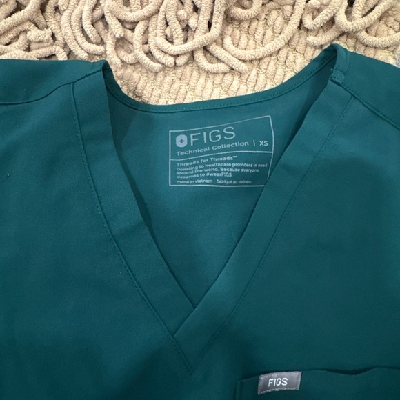 FIGS Technical Collection Scrub Set – Women’s XS / XS Petite – Teal - Picture 2 of 4